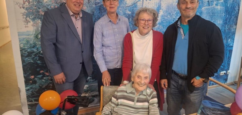Rüstige Seniorin feiert ihren 102. Geburtstag